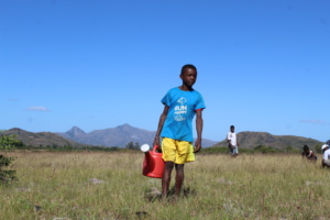 Ile pomieści bidon - susza na Madagaskarze